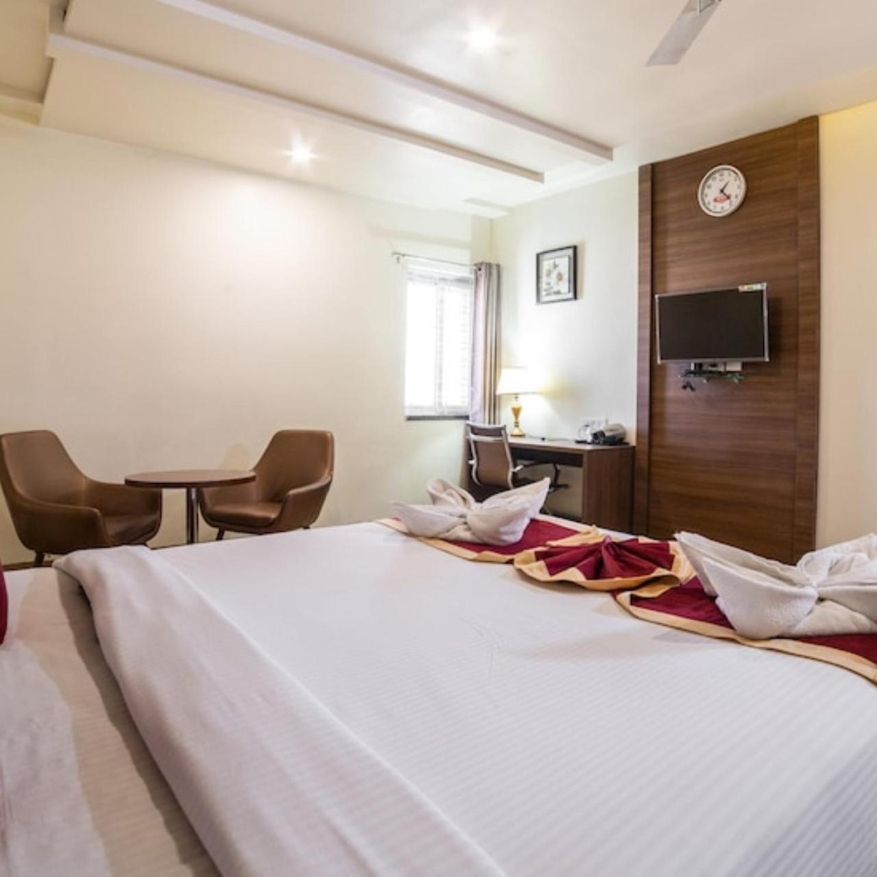 Hotel Svm Grand Medipally Haiderabad Buitenkant foto