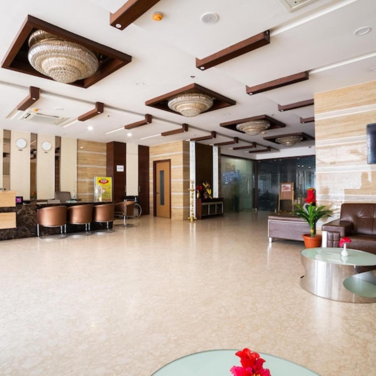 Hotel Svm Grand Medipally Haiderabad Buitenkant foto