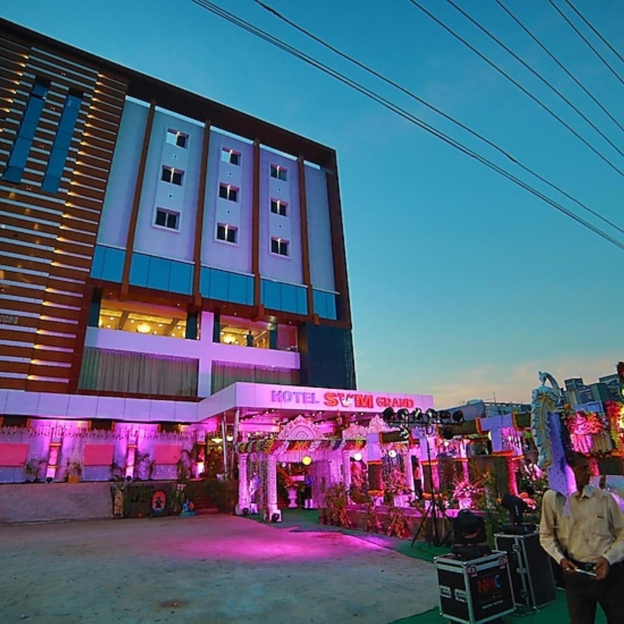 Hotel Svm Grand Medipally Haiderabad Buitenkant foto
