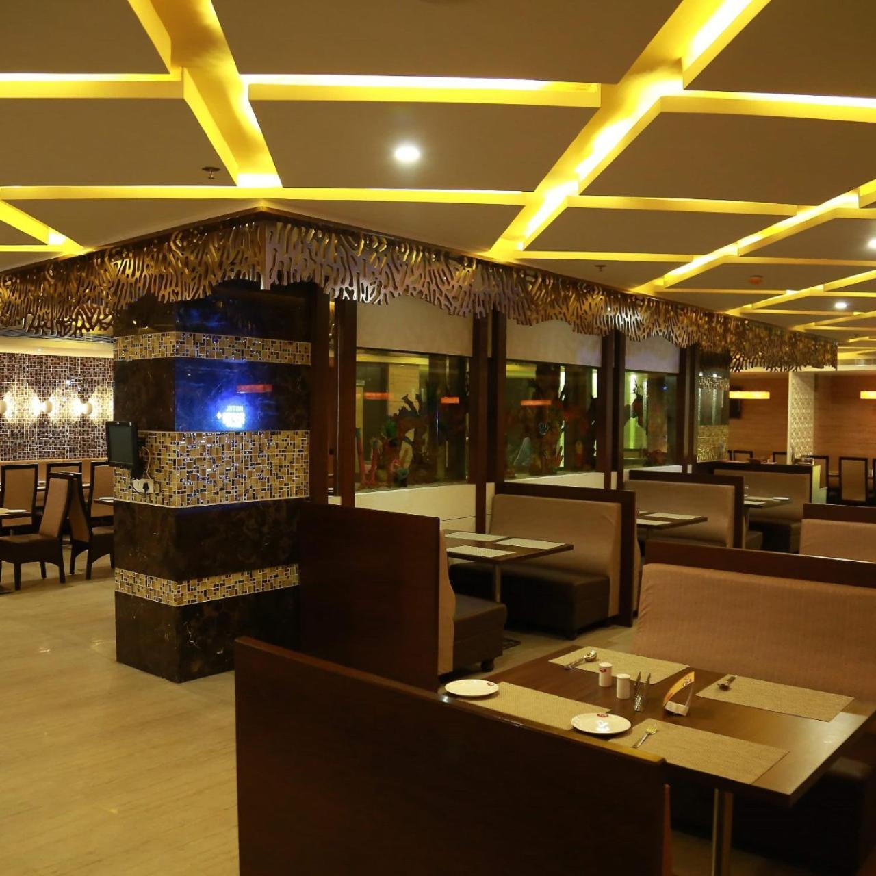 Hotel Svm Grand Medipally Haiderabad Buitenkant foto