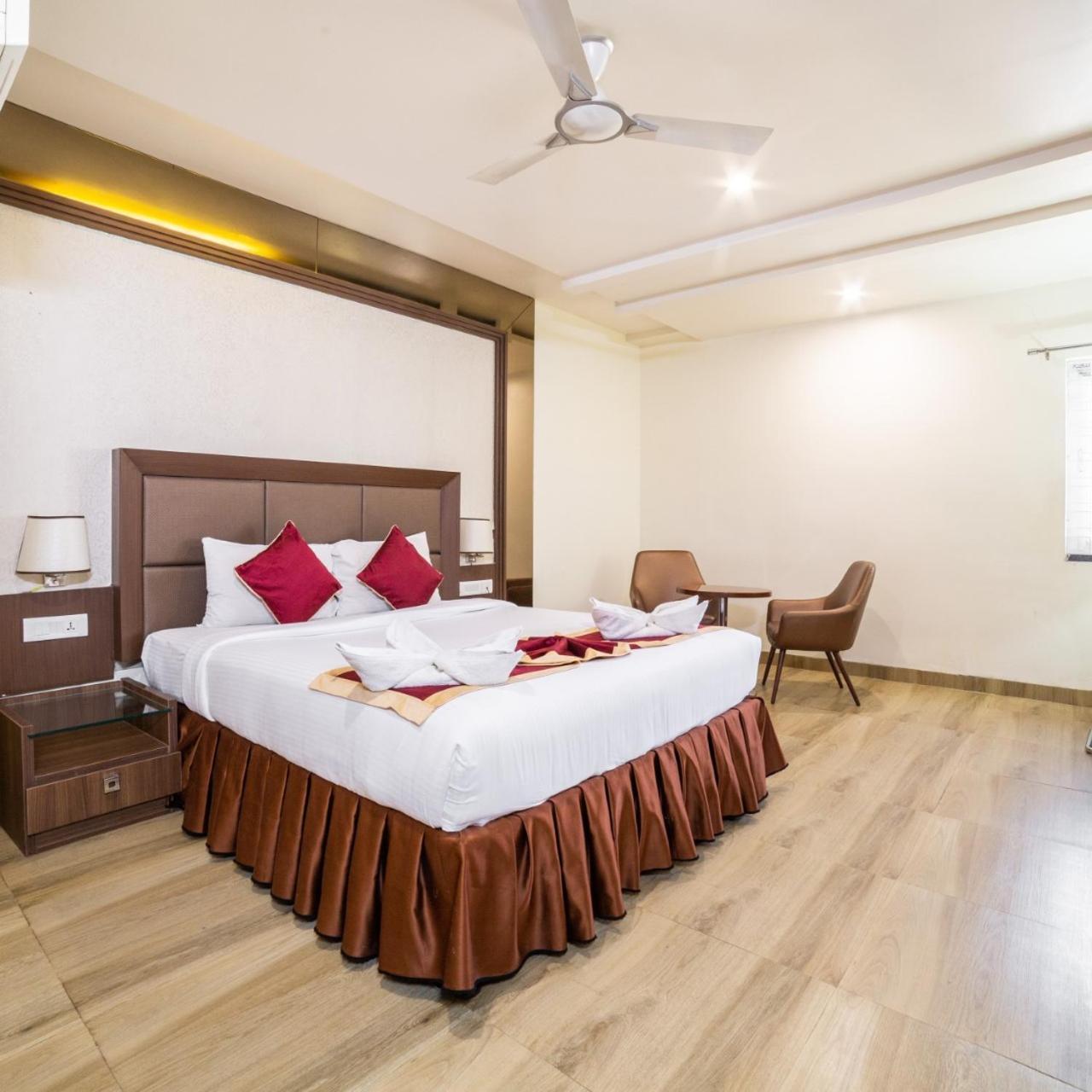 Hotel Svm Grand Medipally Haiderabad Buitenkant foto