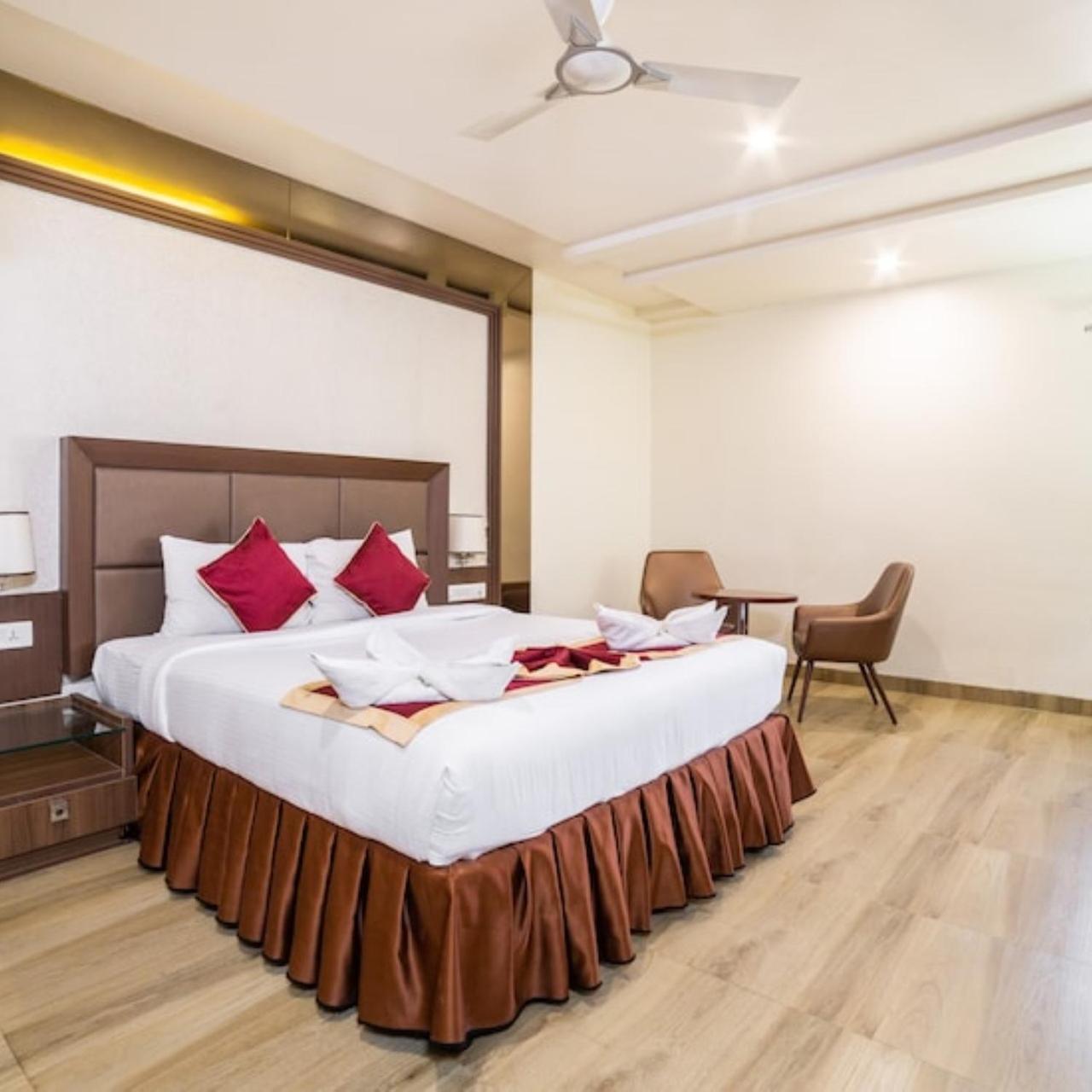 Hotel Svm Grand Medipally Haiderabad Buitenkant foto
