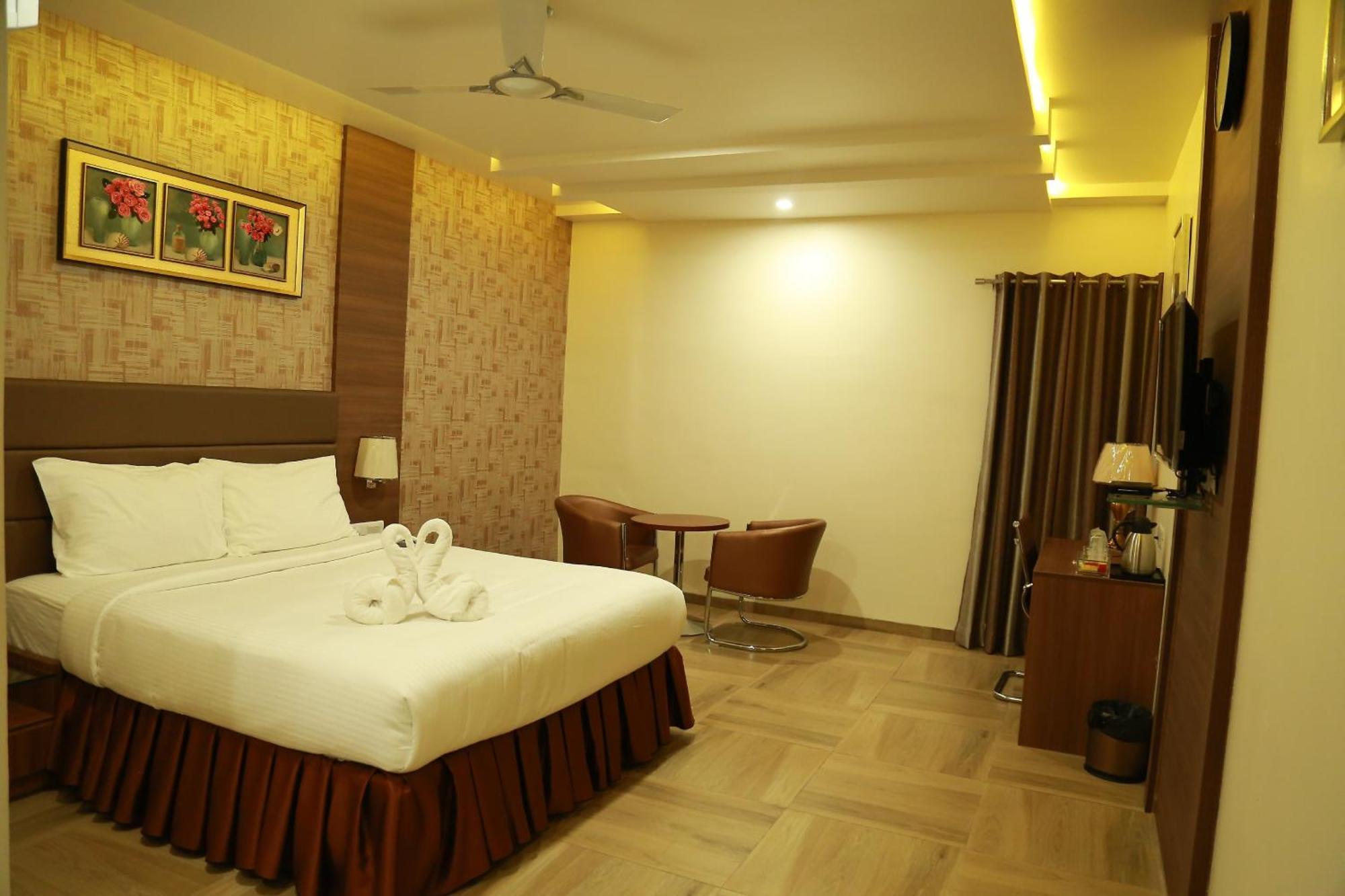 Hotel Svm Grand Medipally Haiderabad Buitenkant foto