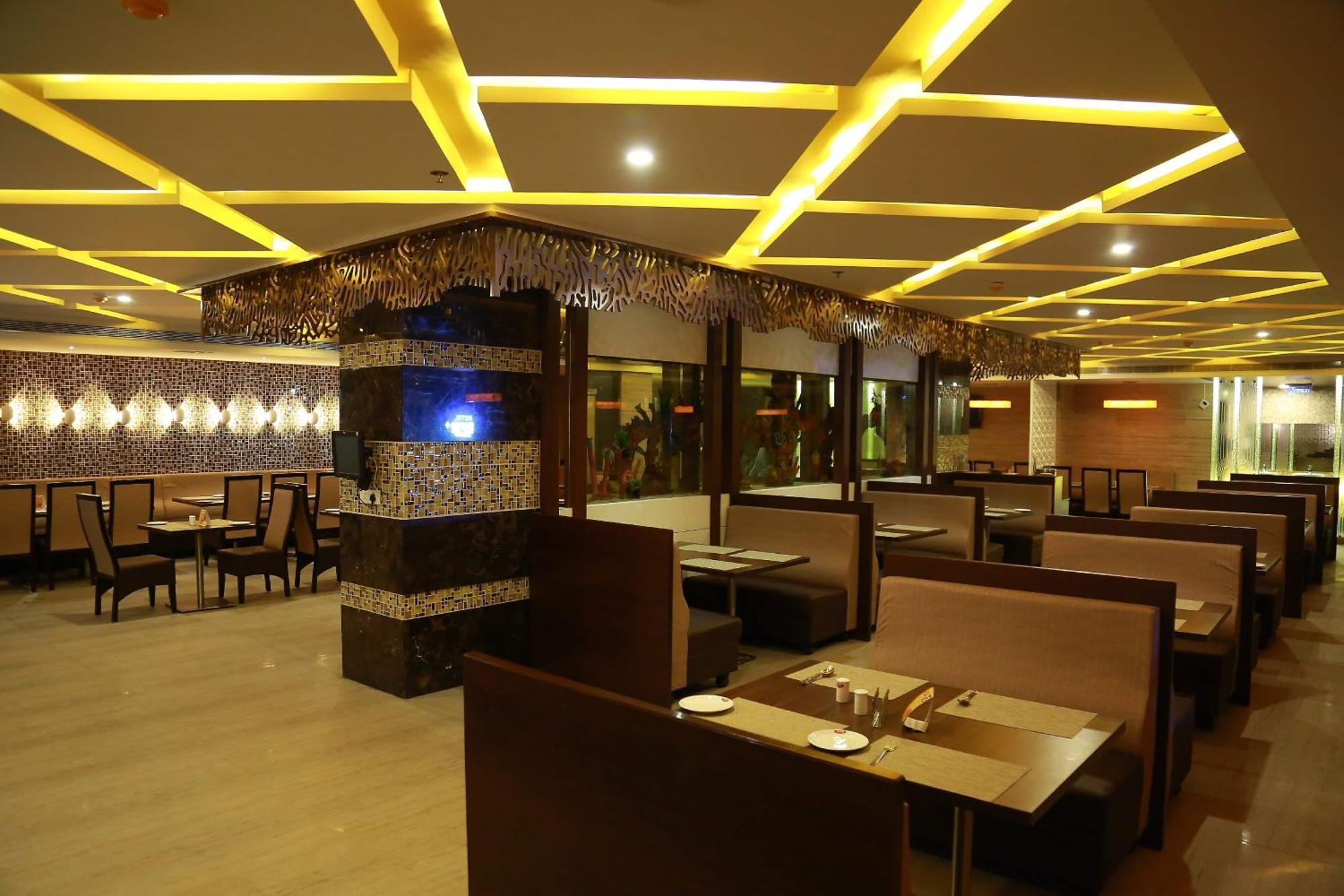 Hotel Svm Grand Medipally Haiderabad Buitenkant foto